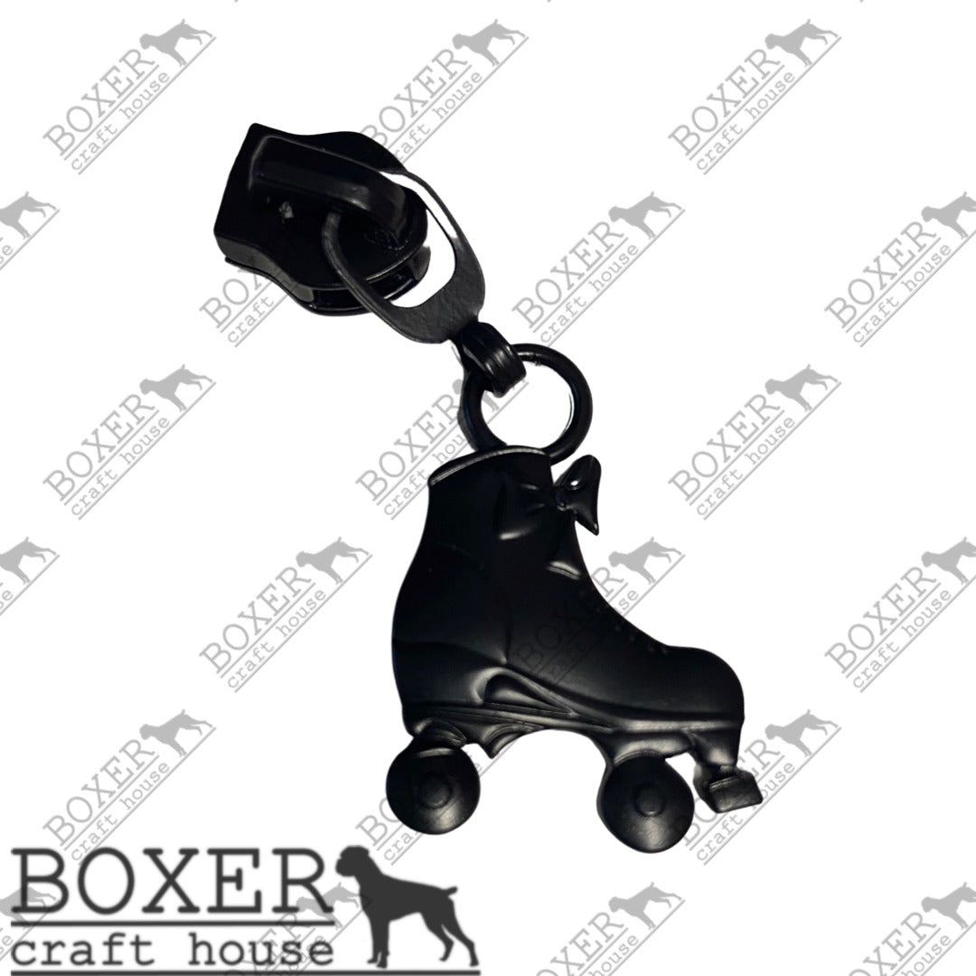 Roller Skate #5 Zipper Pull