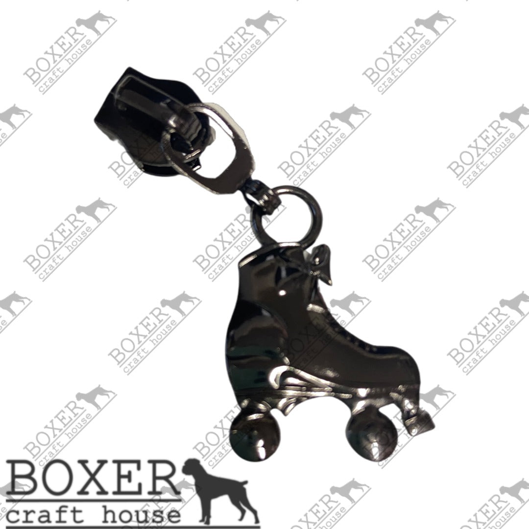 Roller Skate #5 Zipper Pull