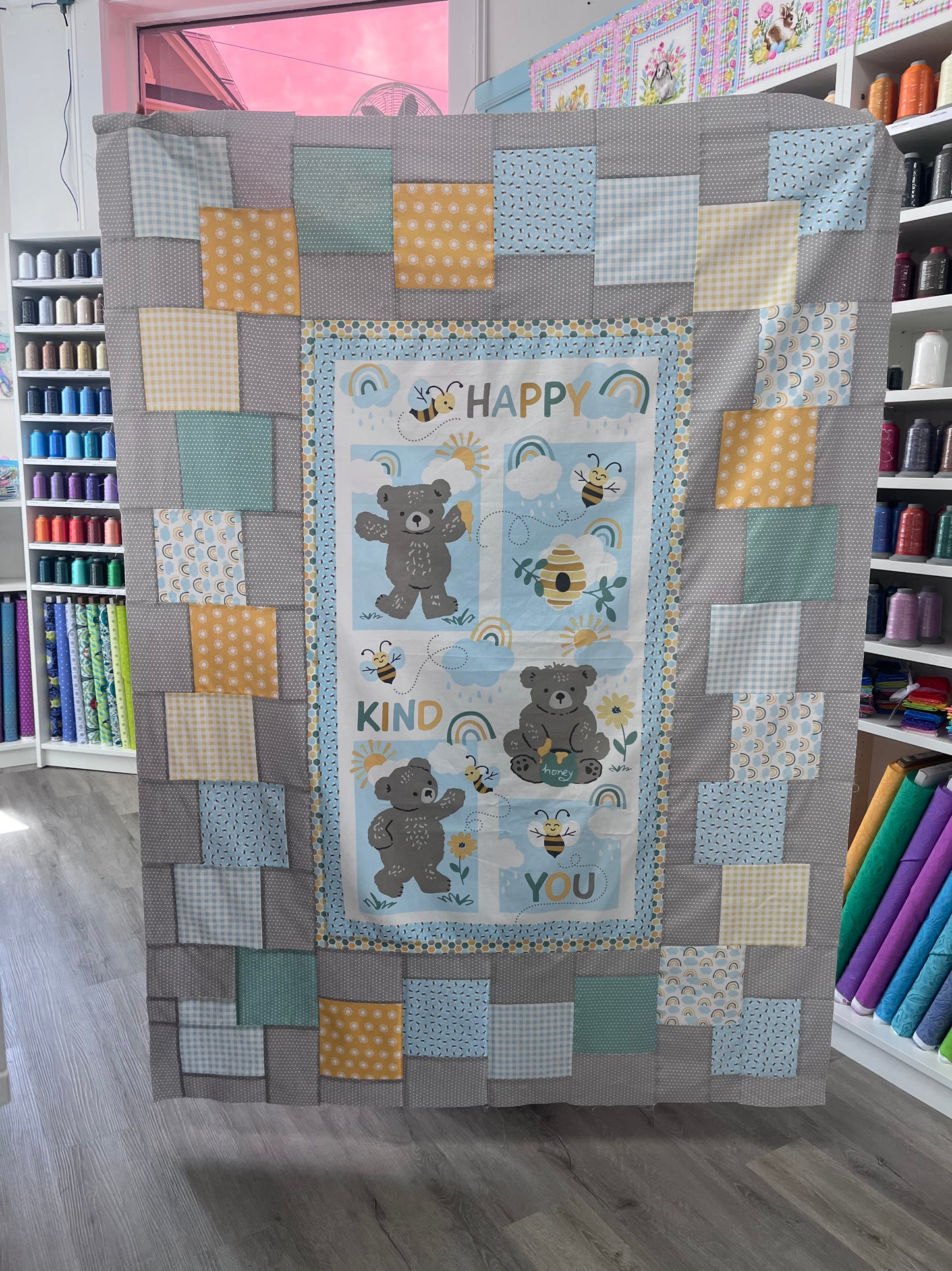 Hello Honey Quilt Kit